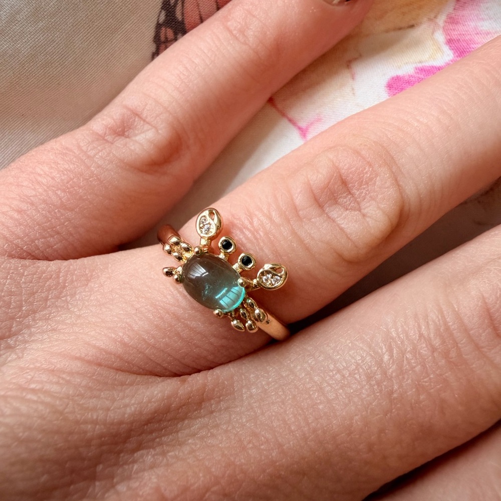 Elegant Gold and Green Crab Ring